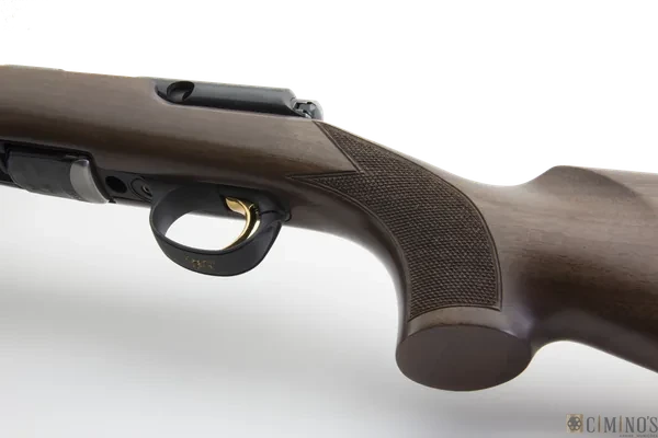 T-Bolt Target/Varmint: close da coronha, quadriculado e soleira